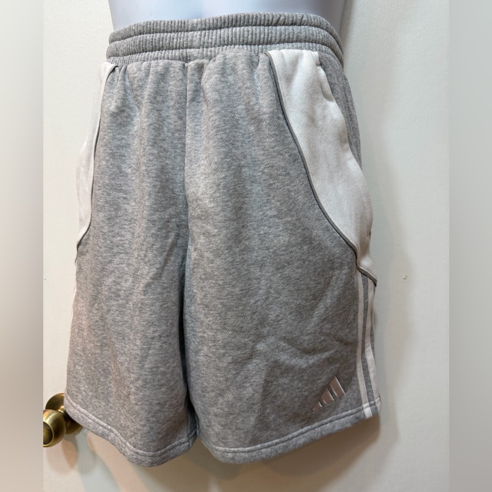NWT Men’s Adidas Fleece Soccer Shorts 8” Gray/White Size Small